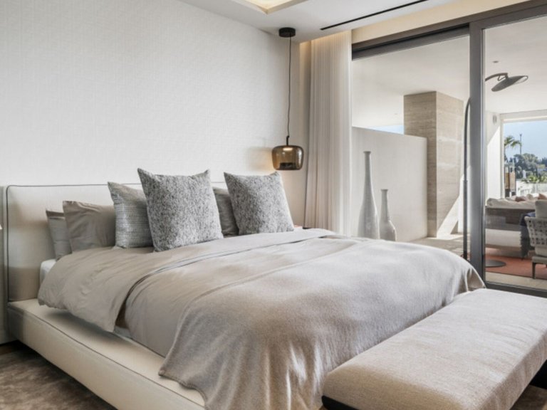 Villa for Sale in The Golden Mile, Malaga 13