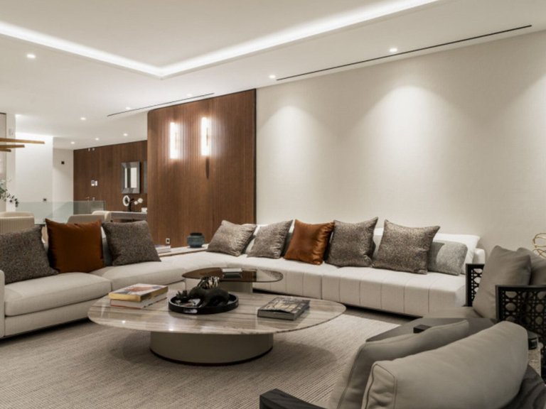 Villa for Sale in The Golden Mile, Malaga 2