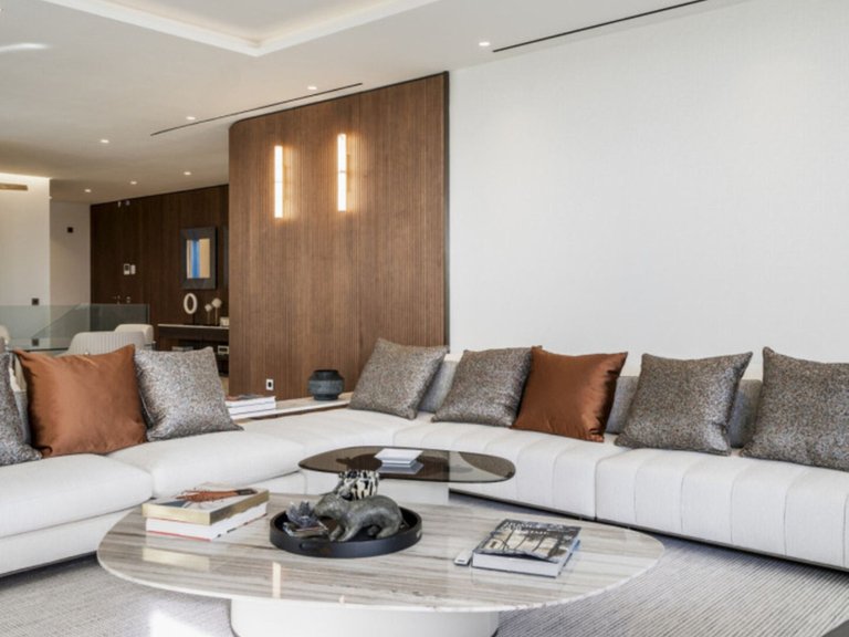 Villa for Sale in The Golden Mile, Malaga 3