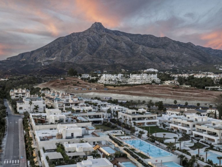 Villa for Sale in The Golden Mile, Malaga 35