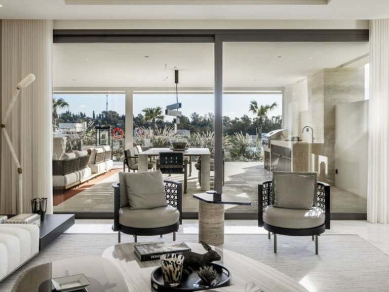 Villa for Sale in The Golden Mile, Malaga 5