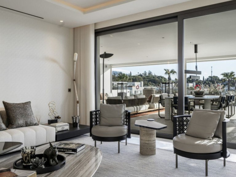 Villa for Sale in The Golden Mile, Malaga 7