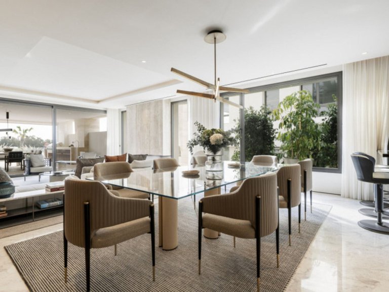 Villa for Sale in The Golden Mile, Malaga 8