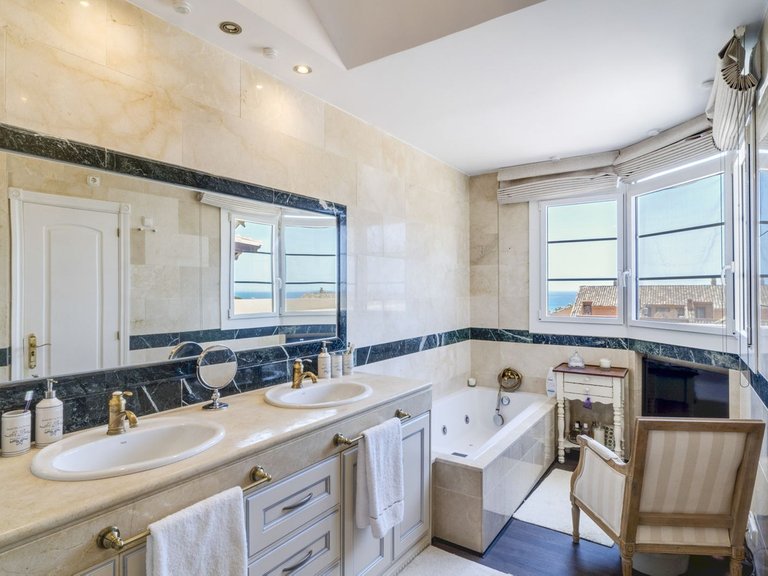 Apartment for Sale in Bahía De Marbella, Malaga 29