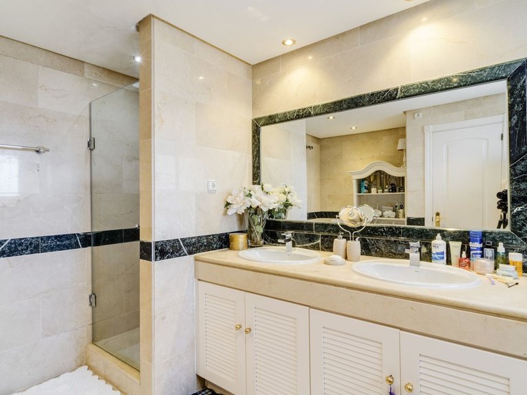 Apartment for Sale in Bahía De Marbella, Malaga 44