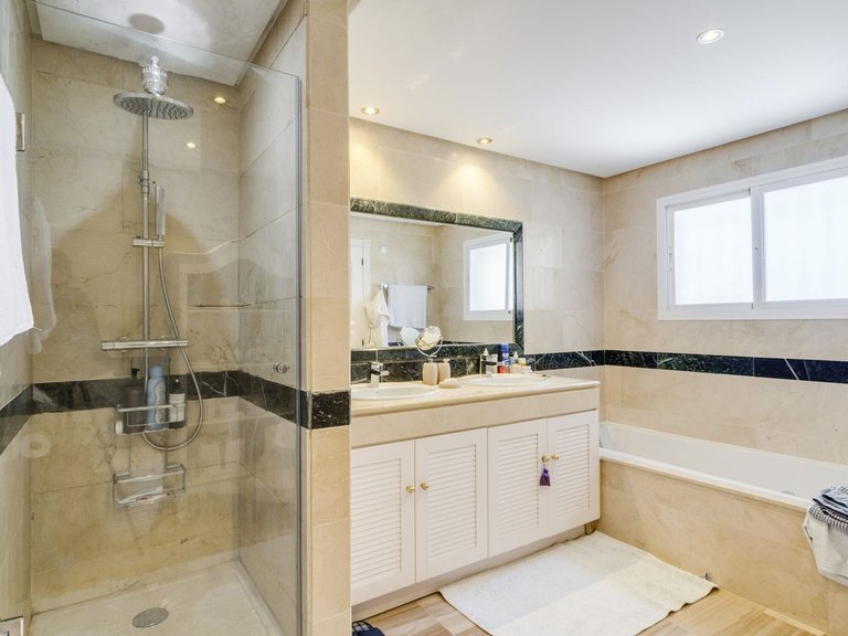 Apartment for Sale in Bahía De Marbella, Malaga 45