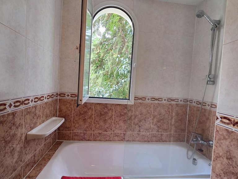 Apartment for Sale in Nueva Andalucía, Malaga 17