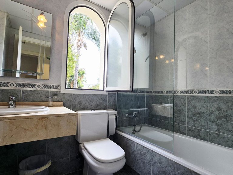 Apartment for Sale in Nueva Andalucía, Malaga 21