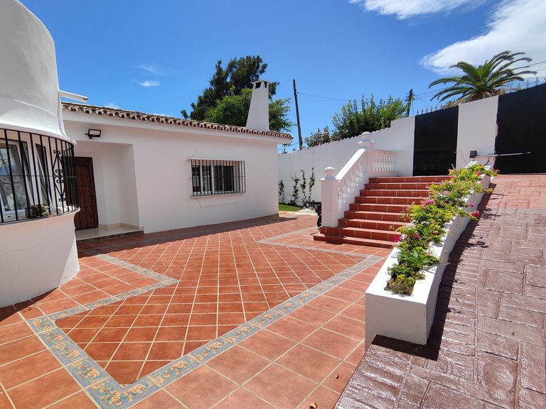 Villa for Sale in Estepona, Malaga 10