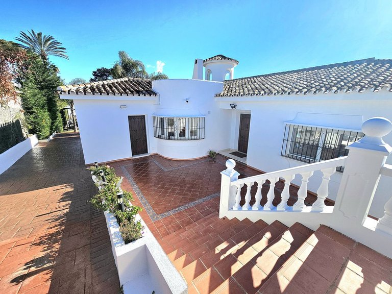 Villa for Sale in Estepona, Malaga 11