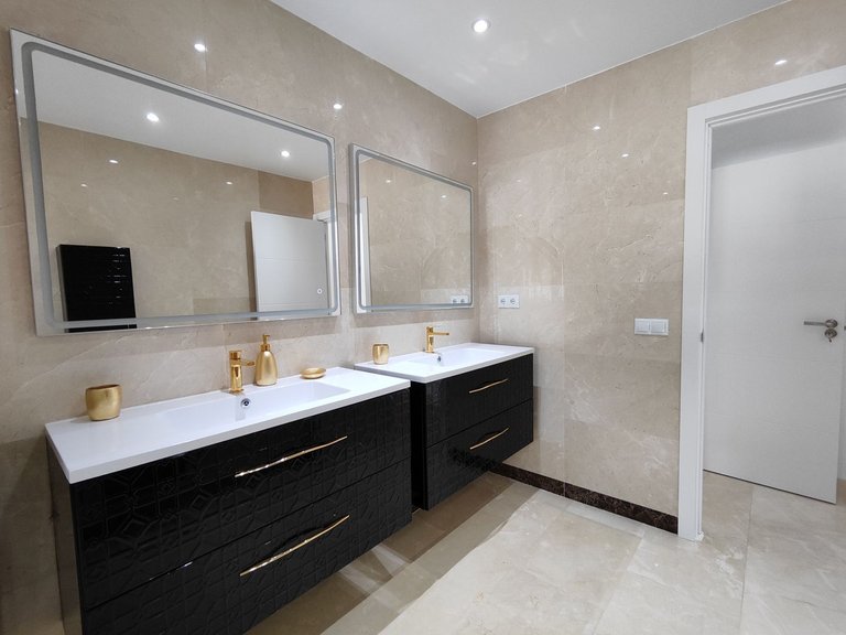 Villa for Sale in Estepona, Malaga 25