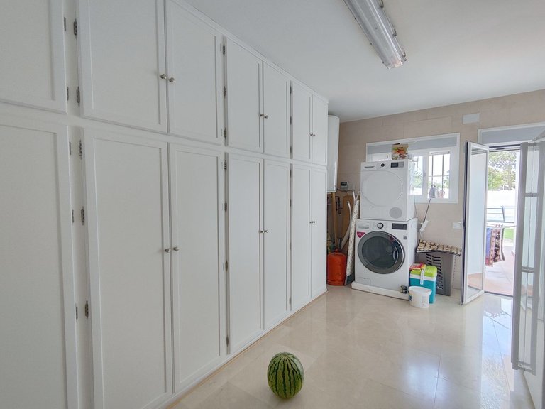 Villa for Sale in Estepona, Malaga 42