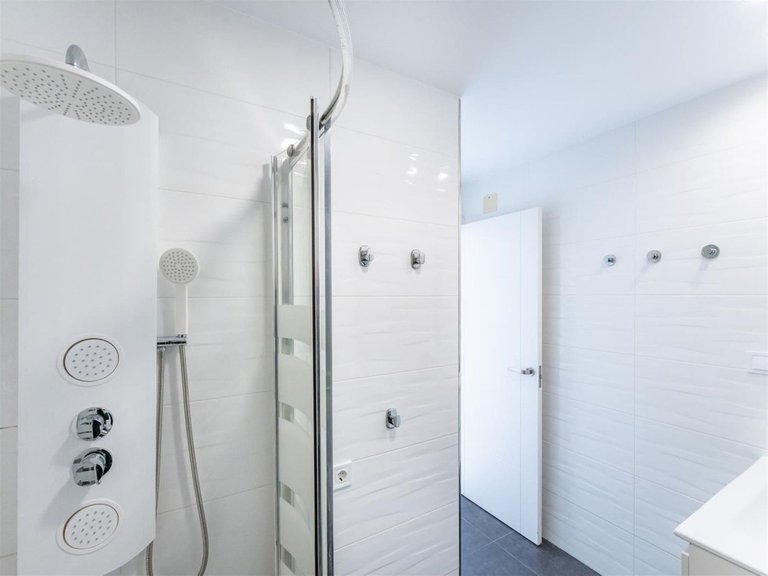 Apartment for Sale in Costa del Sol, Benalmadena Costa, Malaga 8