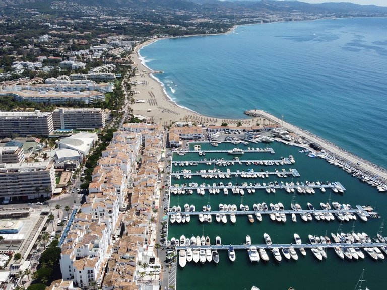 Apartment for Sale in Puerto Banús, Malaga 1