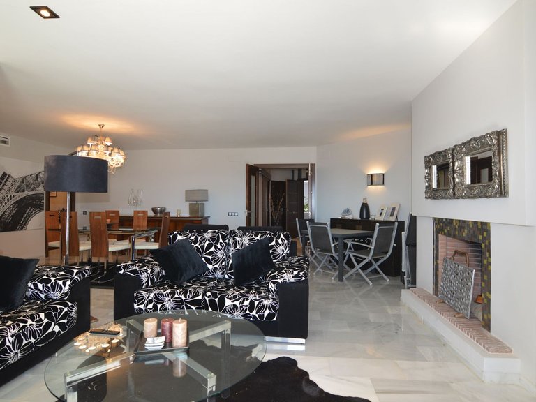 Apartment for Sale in Puerto Banús, Malaga 10