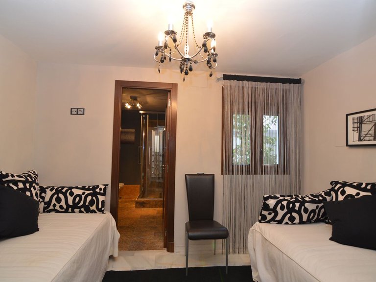 Apartment for Sale in Puerto Banús, Malaga 12