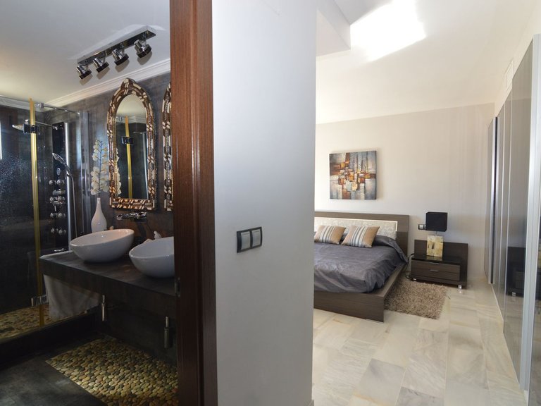 Apartment for Sale in Puerto Banús, Malaga 17