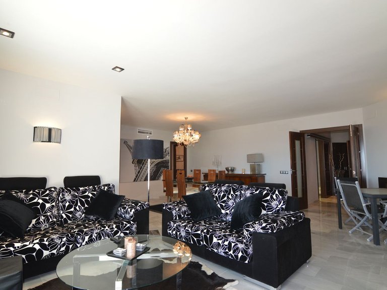 Apartment for Sale in Puerto Banús, Malaga 2