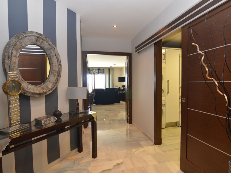 Apartment for Sale in Puerto Banús, Malaga 3