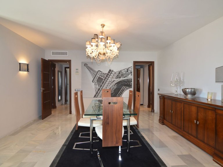 Apartment for Sale in Puerto Banús, Malaga 5