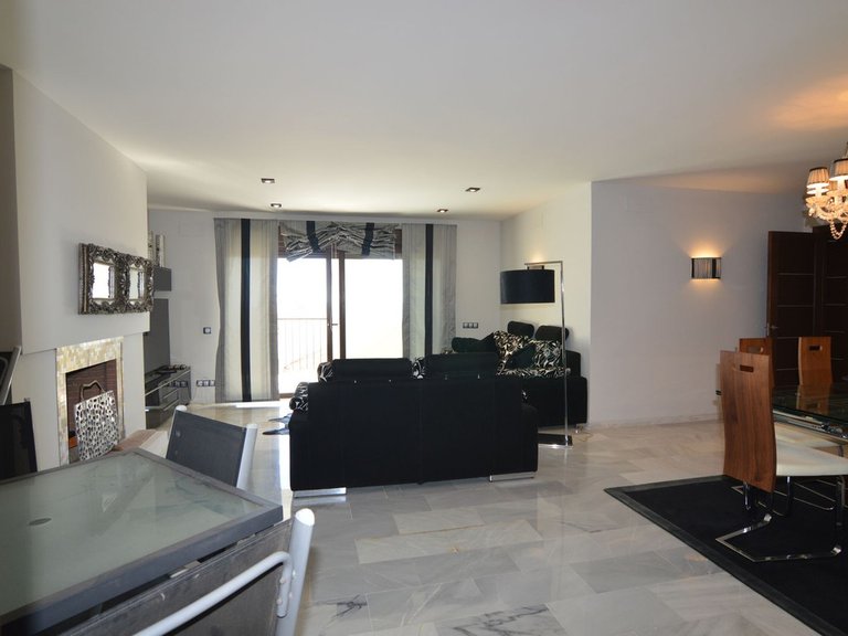 Apartment for Sale in Puerto Banús, Malaga 7