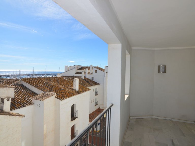 Apartment for Sale in Puerto Banús, Malaga 9