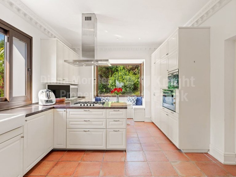Villa for Sale in Marbella, Malaga 7