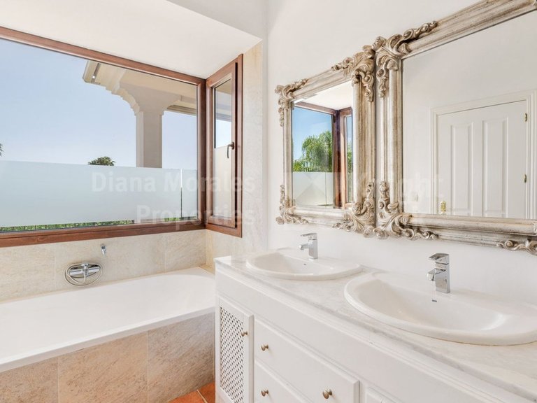 Villa for Sale in Marbella, Malaga 9