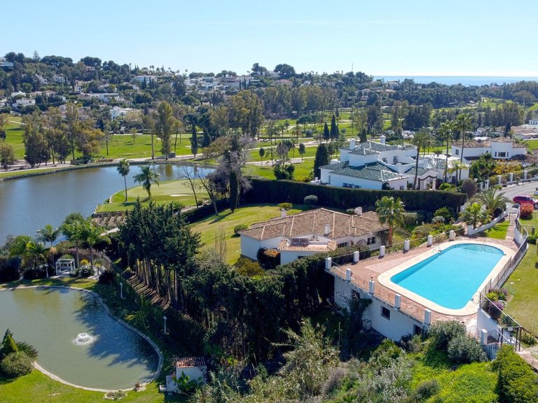 Apartment for Sale in El Paraiso, Malaga 19