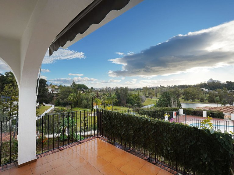 Apartment for Sale in El Paraiso, Malaga 2