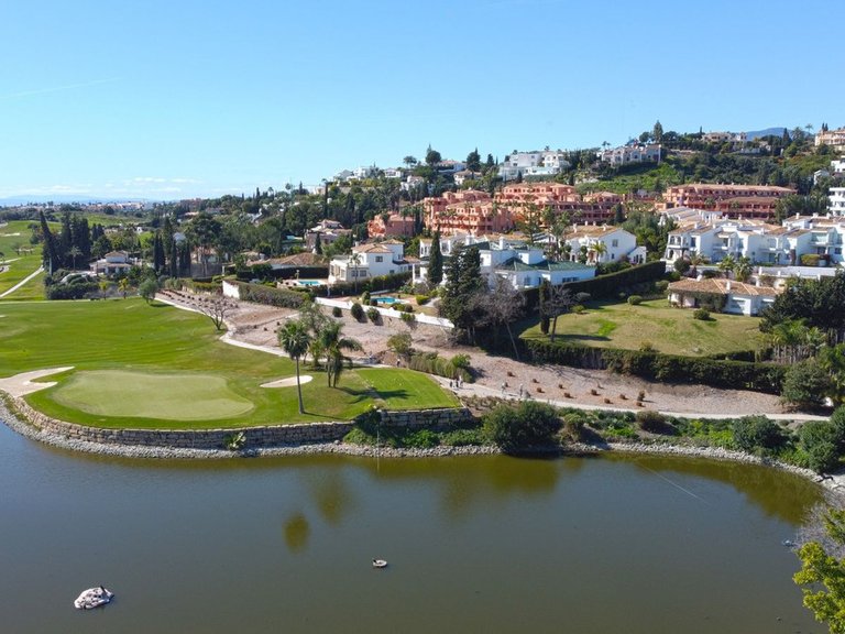 Apartment for Sale in El Paraiso, Malaga 3