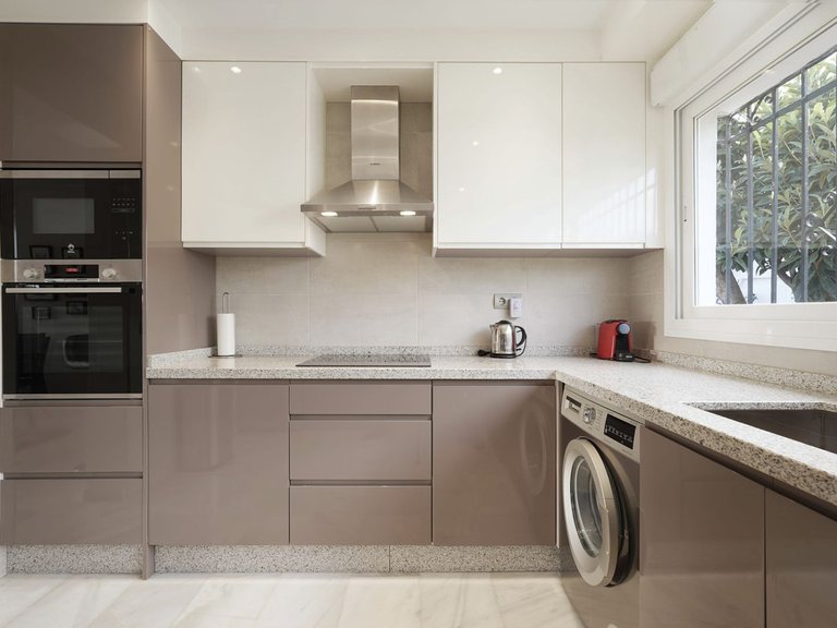 Apartment for Sale in El Paraiso, Malaga 6