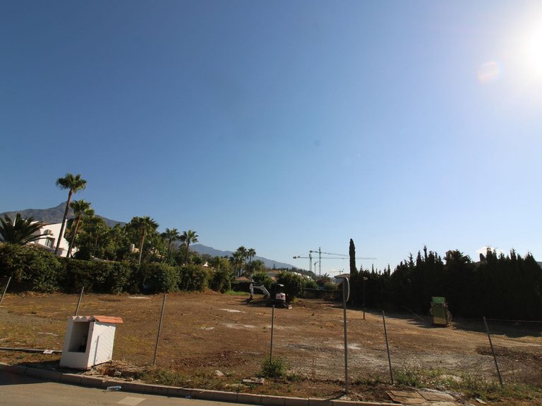 Plot for Sale in The Golden Mile, Malaga 3