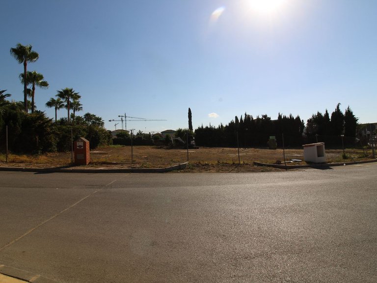 Plot for Sale in The Golden Mile, Malaga 4