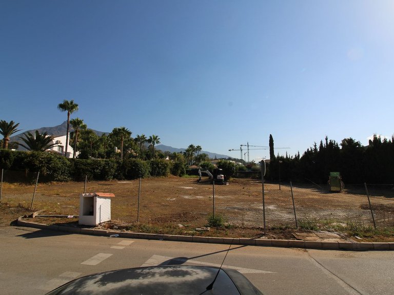 Plot for Sale in The Golden Mile, Malaga 5