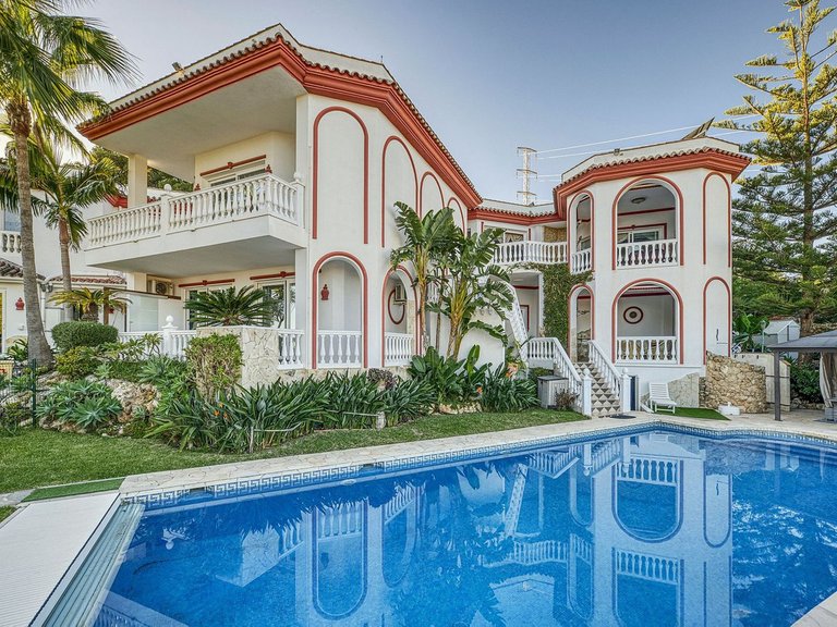 Villa for Sale in Hacienda Las Chapas, Malaga 11