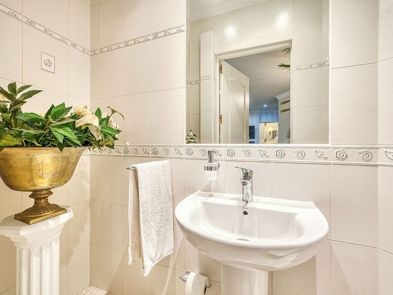 Villa for Sale in Hacienda Las Chapas, Malaga 17