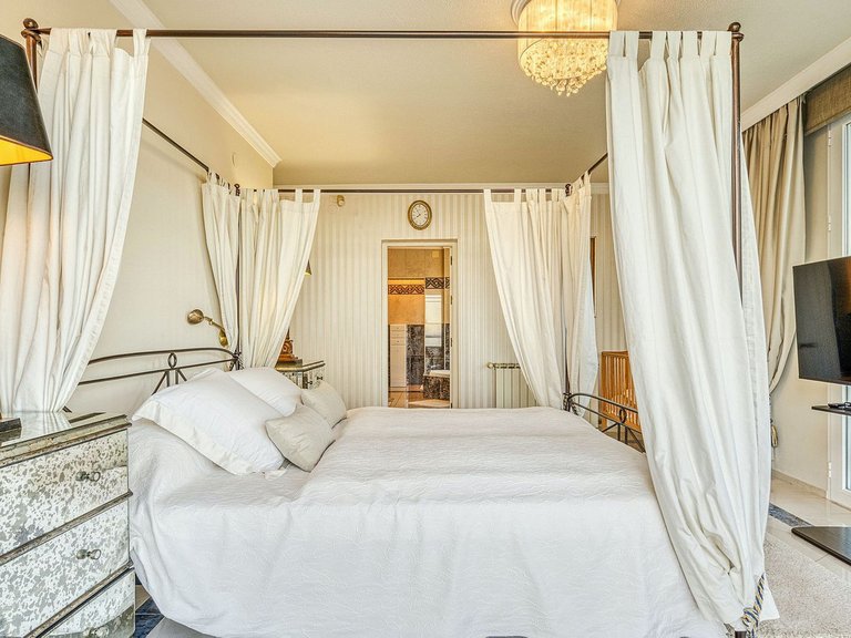 Villa for Sale in Hacienda Las Chapas, Malaga 29