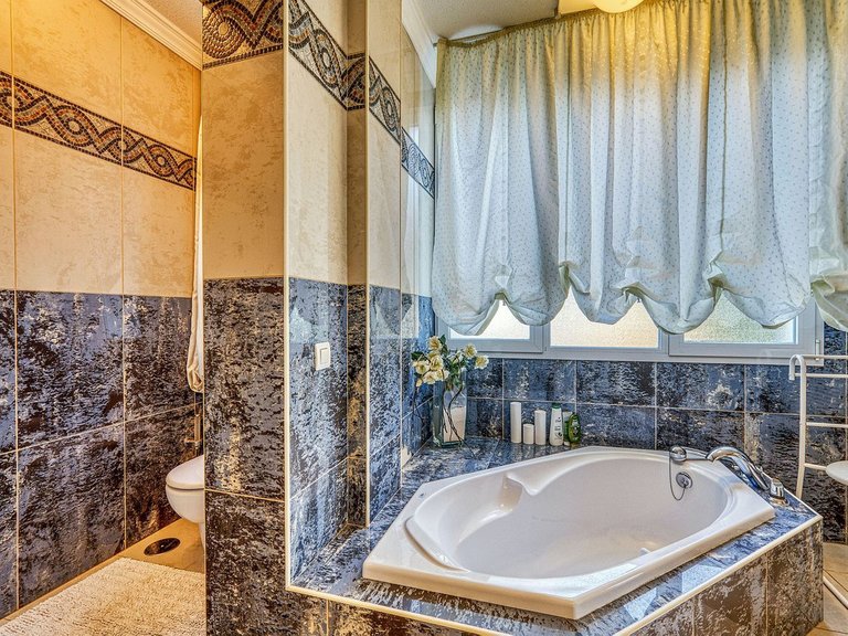 Villa for Sale in Hacienda Las Chapas, Malaga 31