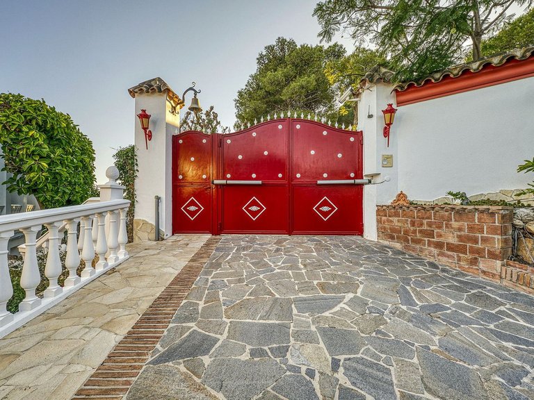 Villa for Sale in Hacienda Las Chapas, Malaga 36