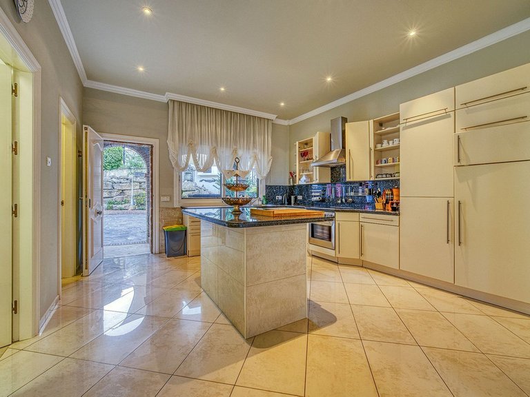 Villa for Sale in Hacienda Las Chapas, Malaga 4