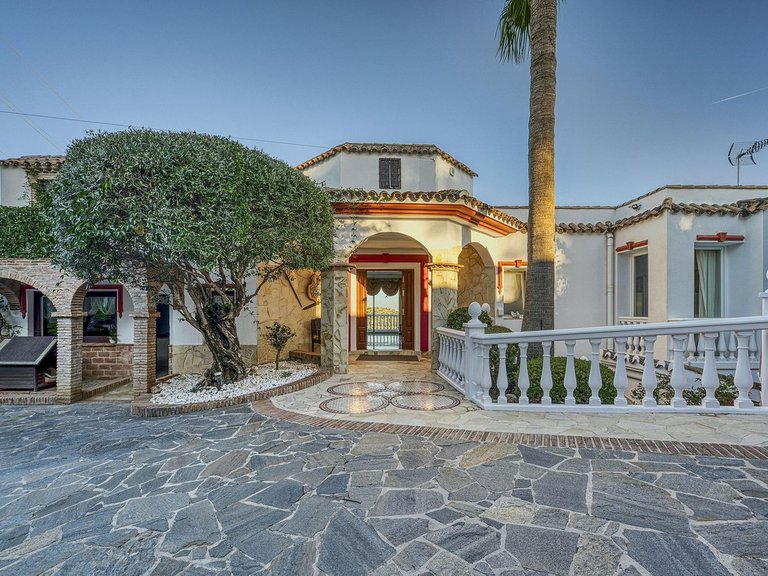 Villa for Sale in Hacienda Las Chapas, Malaga 41