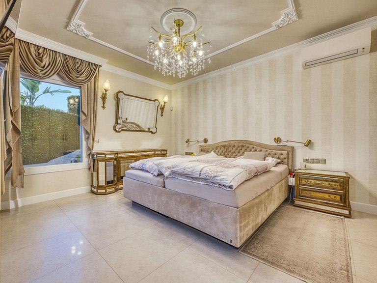 Villa for Sale in Hacienda Las Chapas, Malaga 8