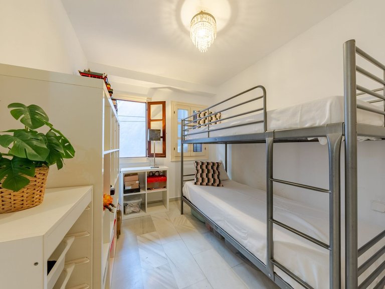 Apartment for Sale in The Golden Mile, Malaga 19