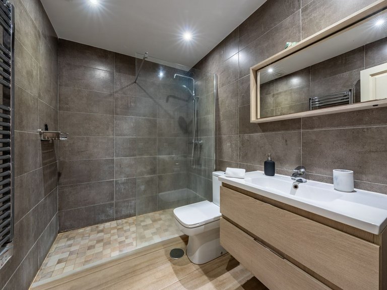 Apartment for Sale in The Golden Mile, Malaga 20