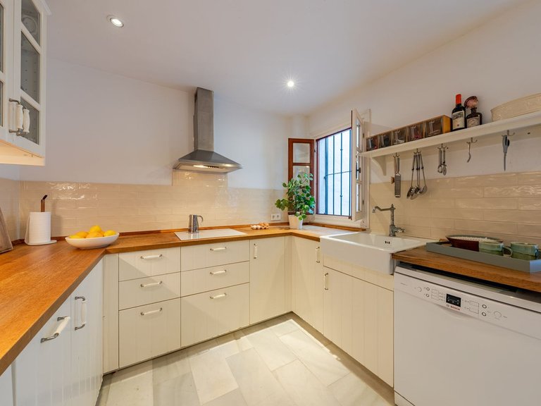 Apartment for Sale in The Golden Mile, Malaga 21