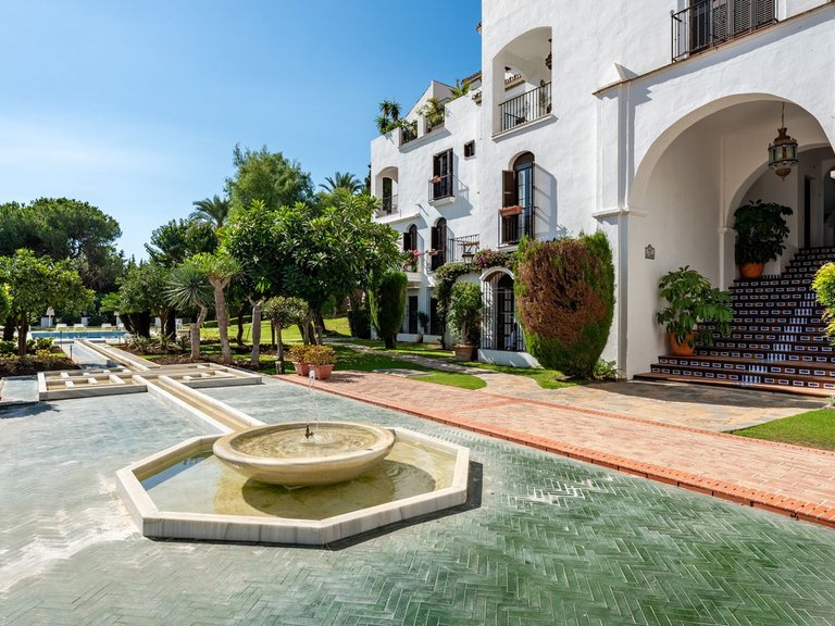 Apartment for Sale in The Golden Mile, Malaga 24