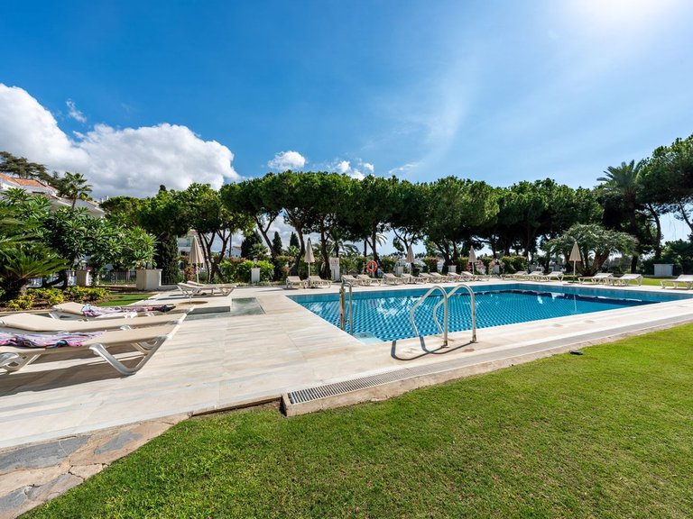 Apartment for Sale in The Golden Mile, Malaga 25