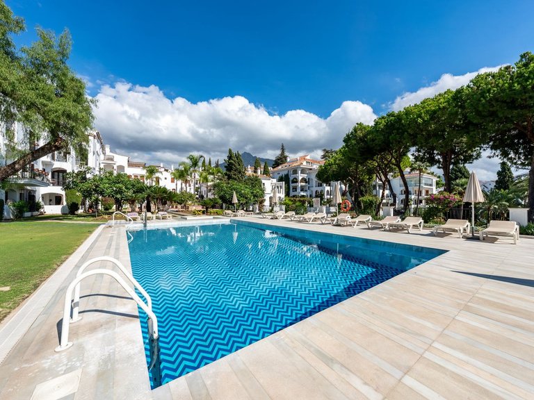 Apartment for Sale in The Golden Mile, Malaga 26