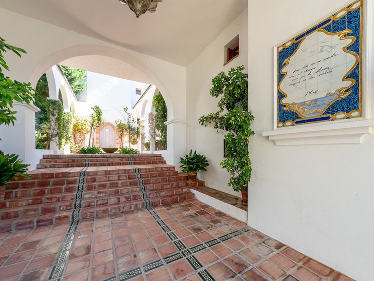 Apartment for Sale in The Golden Mile, Malaga 28